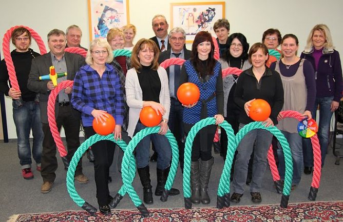 Sportger&auml;te &uuml;bergeben (Foto: J. Piper)