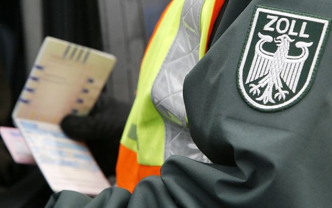 Kontrolle (Foto: Zoll) Kontrolle (Foto: Zoll)