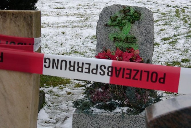 Friedhof geschändet (Foto: nnz) Friedhof geschändet (Foto: nnz)