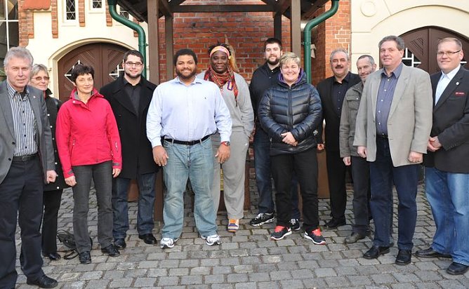 Besuch in der Brennerei (Foto: privat) Besuch in der Brennerei (Foto: privat)