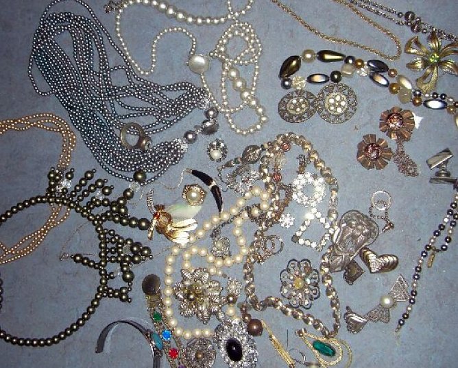 Klunkern gesucht (Foto: KILA) Klunkern gesucht (Foto: KILA)