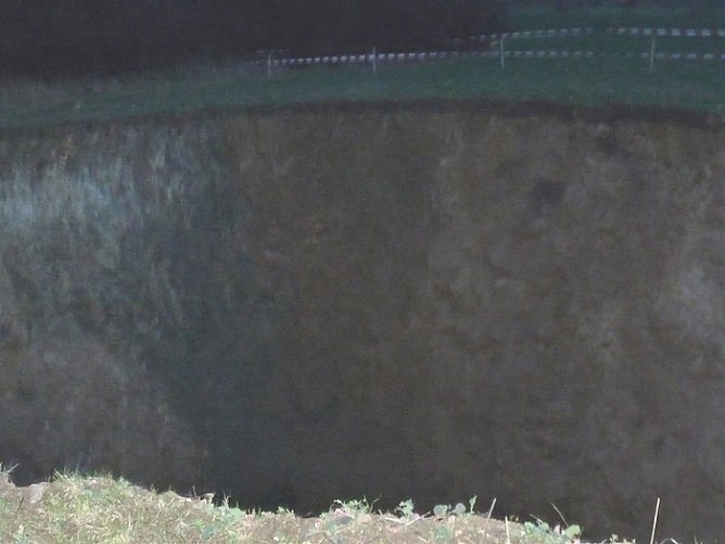 Erdfall Bad Frankenhausen (Foto: Karl-Heinz Herrmann) Erdfall Bad Frankenhausen (Foto: Karl-Heinz Herrmann)