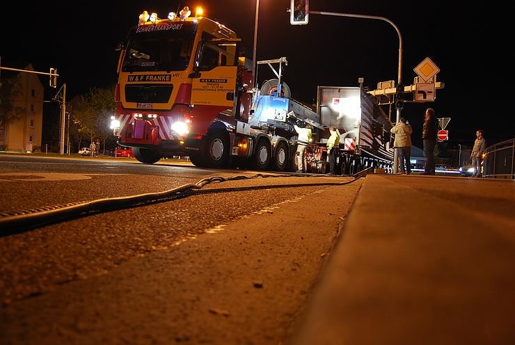 Ma&szlig;arbeit um Mitternacht