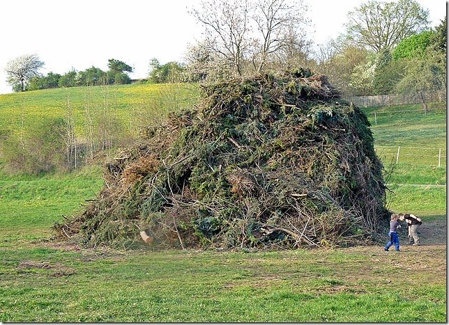 Osterfeuer in Herreden