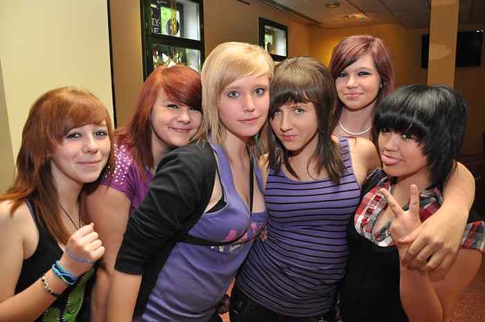 Coole Junge Party im Klubhaus