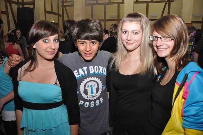 Coole Junge Party im Klubhaus