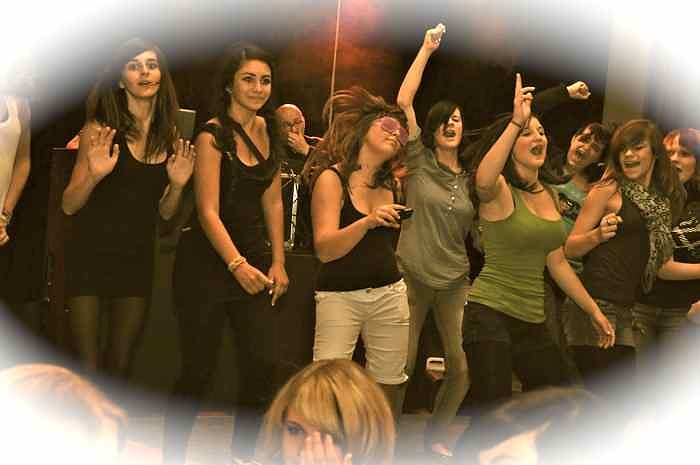 Coole Junge Party im Klubhaus