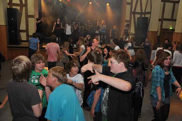 Coole Junge Party im Klubhaus