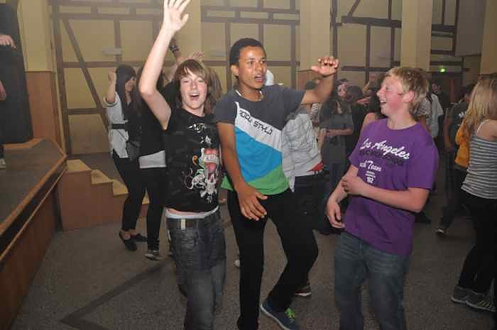 Coole Junge Party im Klubhaus