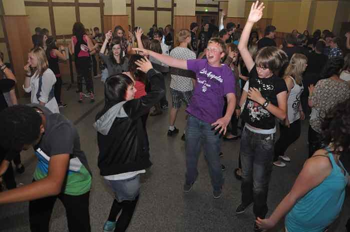 Coole Junge Party im Klubhaus