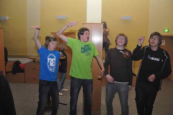 Coole Junge Party im Klubhaus