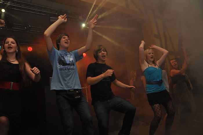 Coole Junge Party im Klubhaus