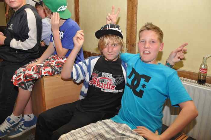 Coole Junge Party im Klubhaus