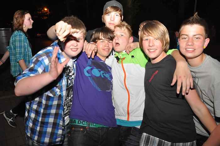 Coole Junge Party im Klubhaus