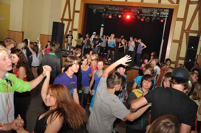 Coole Junge Party im Klubhaus