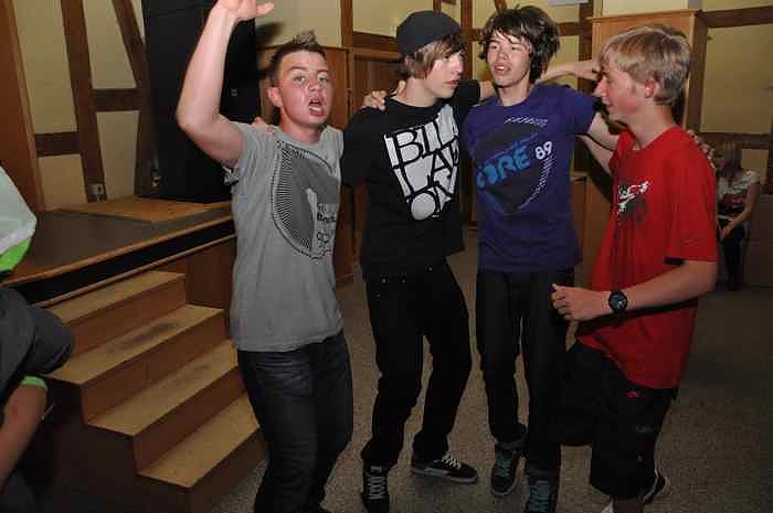 Coole Junge Party im Klubhaus