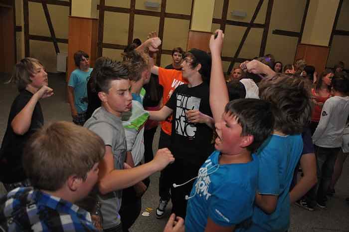 Coole Junge Party im Klubhaus