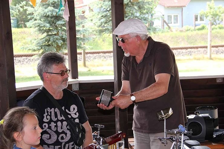 Buntes Treiben bei den Falken