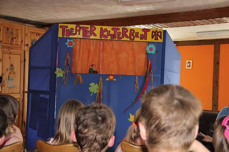 Buntes Treiben bei den Falken