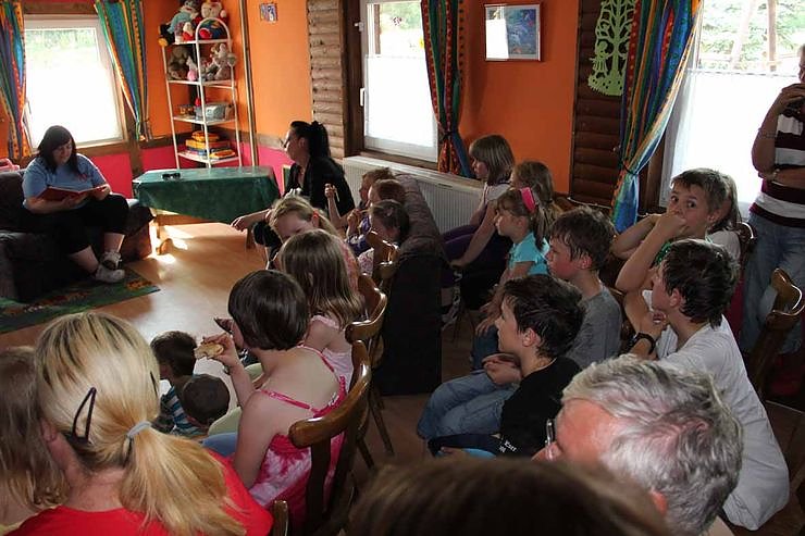 Buntes Treiben bei den Falken