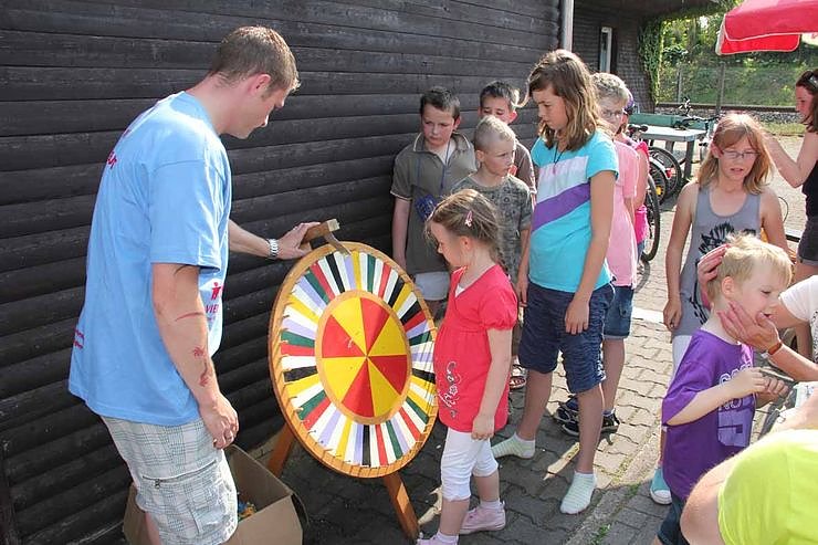 Buntes Treiben bei den Falken