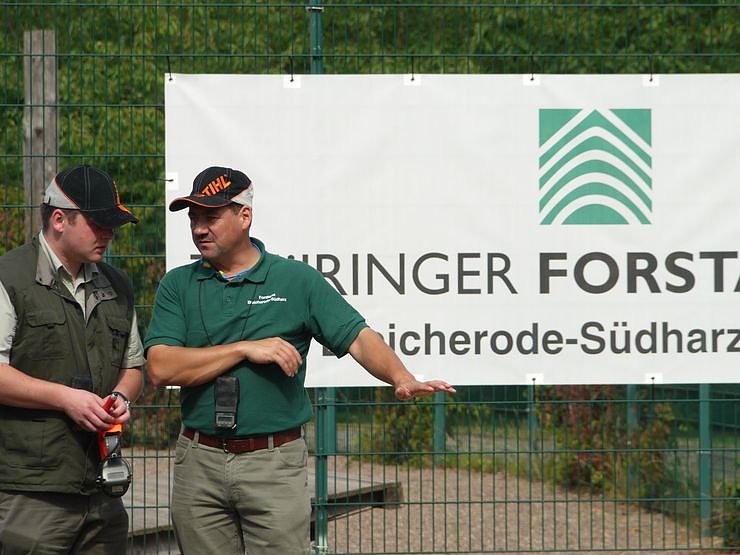 Waldarbeiter suchen ihren Meister