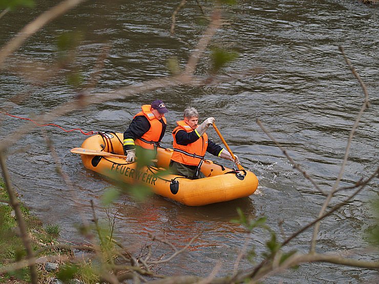 Feuerwehr und Polizei suchen nach Vermisster