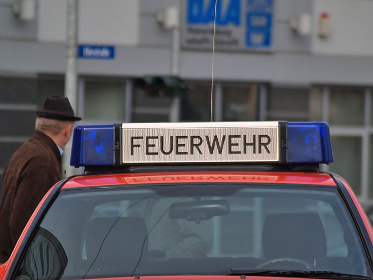 Feuerwehr und Polizei suchen nach Vermisster