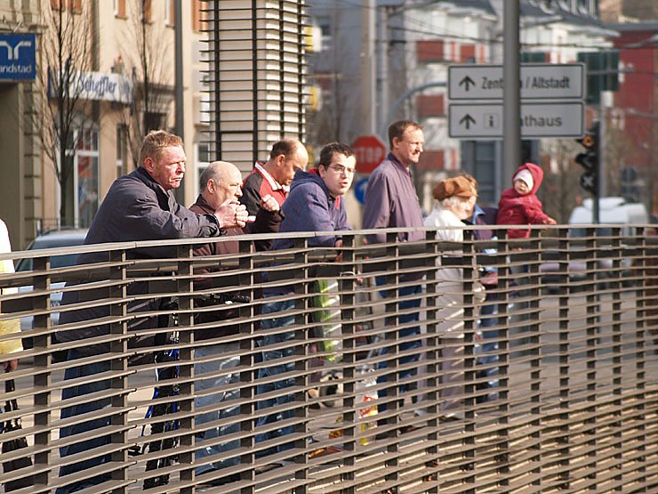 Feuerwehr und Polizei suchen nach Vermisster