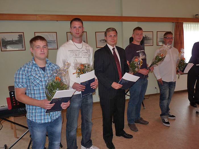 Zeugnisse &uuml;bergeben