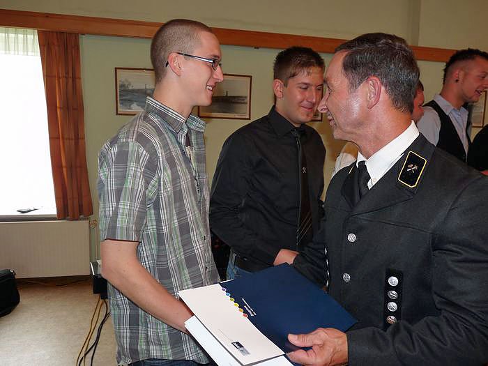 Zeugnisse &uuml;bergeben