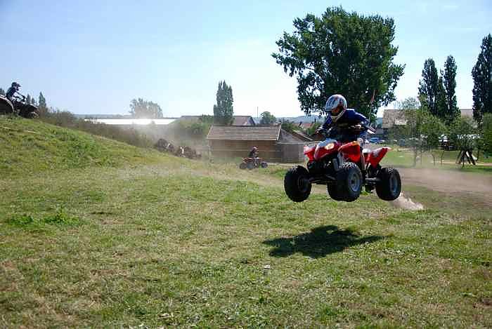 Bikes auf dem Scheunenhof