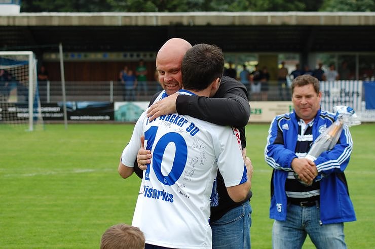 Fu&szlig;ball-Krimi im AKS