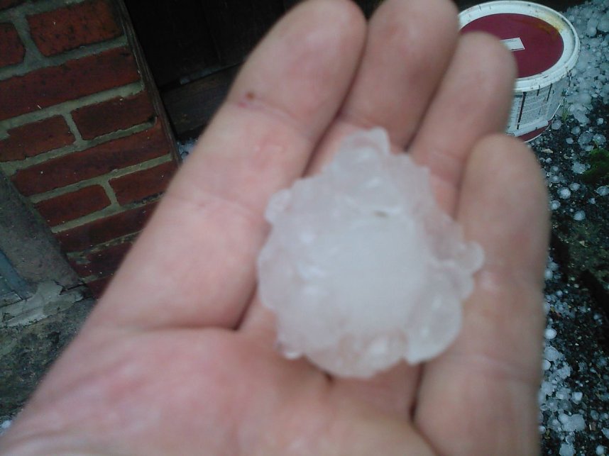 Hagelk&ouml;rner in Rothes&uuml;tte