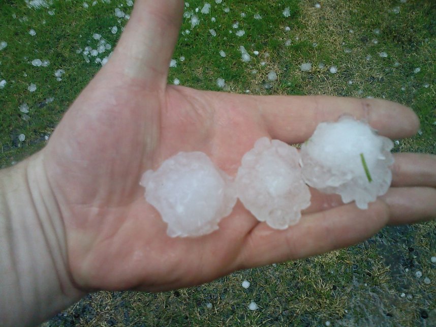 Hagelk&ouml;rner in Rothes&uuml;tte