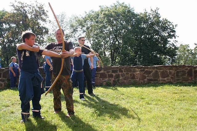 Kinder au&szlig;er Rand und B(r)and