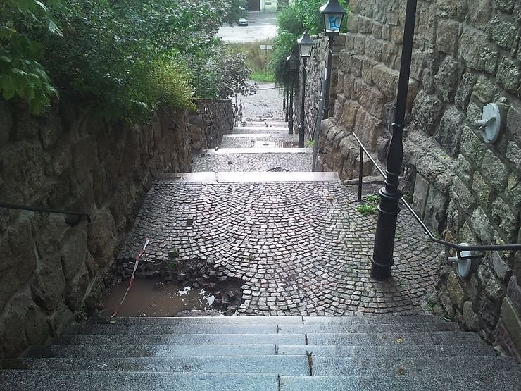 Pflaster weggesp&uuml;lt