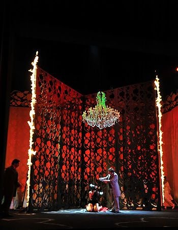 Gro&szlig;artiges B&uuml;hnenbild