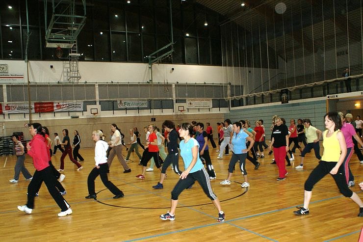 Sportliche Frauen in der Wiedigsburghalle