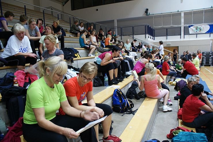 Sportliche Frauen in der Wiedigsburghalle