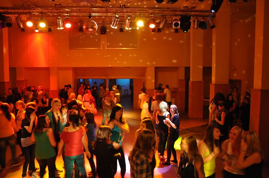 Junge Party im Klubhaus