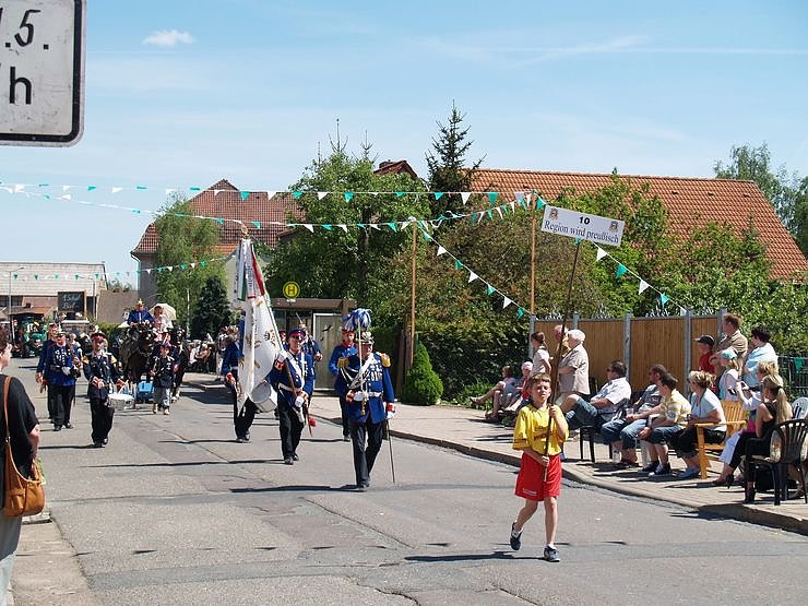 850 Jahre Bielen in einem Zug