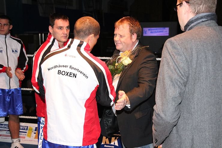 Revanche erk&auml;mpft