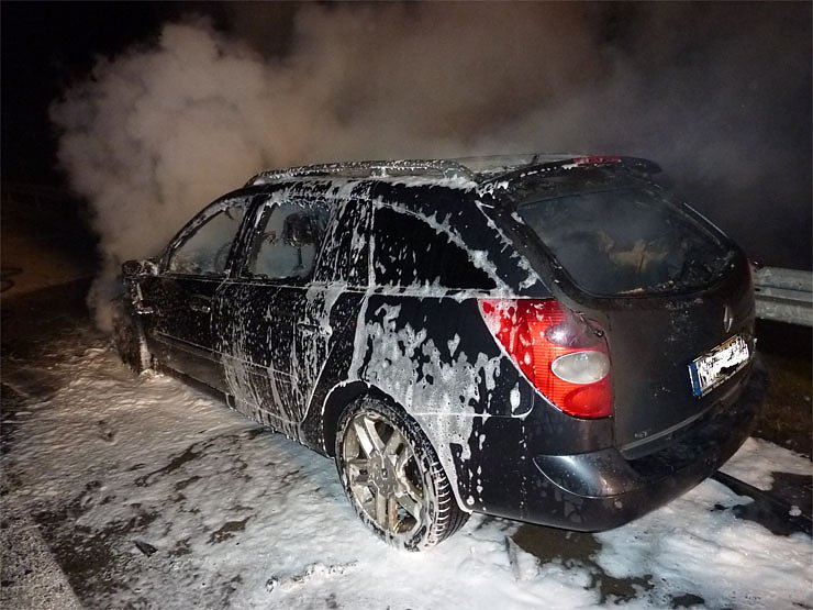Auto brannte auf der Autobahn