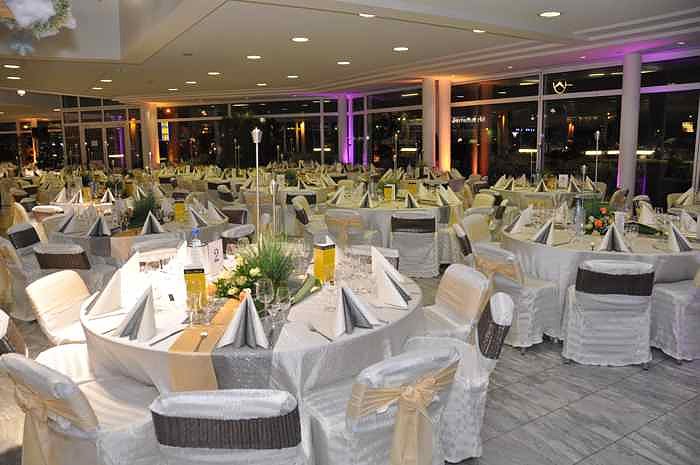 &Auml;rzte- und Apothekerball im Autohaus Peter