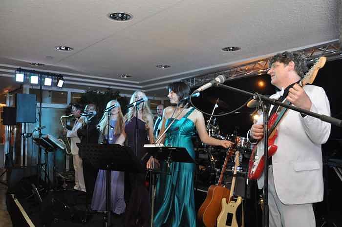 &Auml;rzte- und Apothekerball im Autohaus Peter