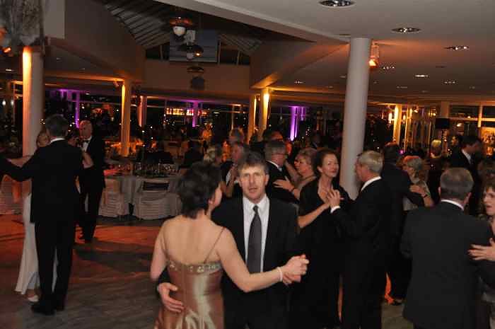 &Auml;rzte- und Apothekerball im Autohaus Peter