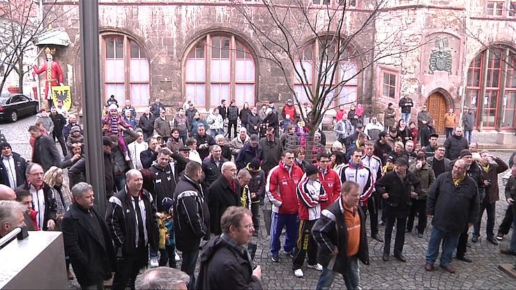 Empfang vor dem Nordh&auml;user Rathaus