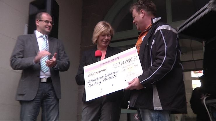 Empfang vor dem Nordh&auml;user Rathaus