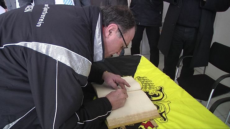 Empfang vor dem Nordh&auml;user Rathaus